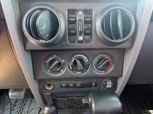 Used 2010 Jeep Wrangler Unlimited Rubicon AWD/4WD image 14