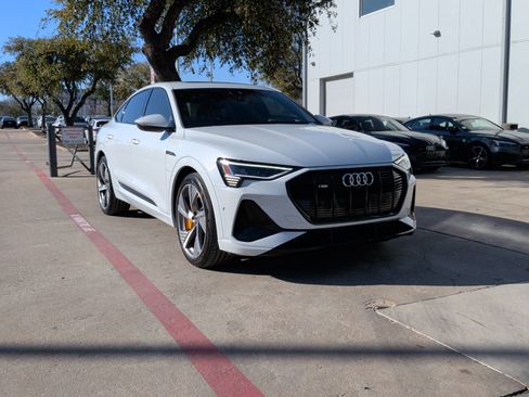 Used 2023 Audi e-tron Prestige w/ Prestige Package image 2