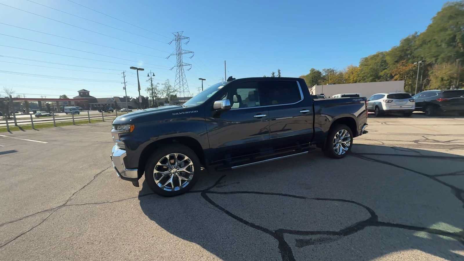 Certified 2020 Chevrolet Silverado 1500 LTZ w/ LTZ Premium Package AWD/4WD image 4