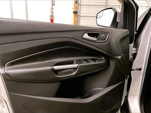 Used 2017 Ford Escape SE w/ SE Cold Weather Package AWD/4WD image 22