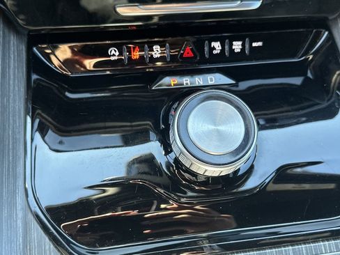 Used 2024 Jeep Wagoneer L Series II w/ Flexible Seating Group image 33