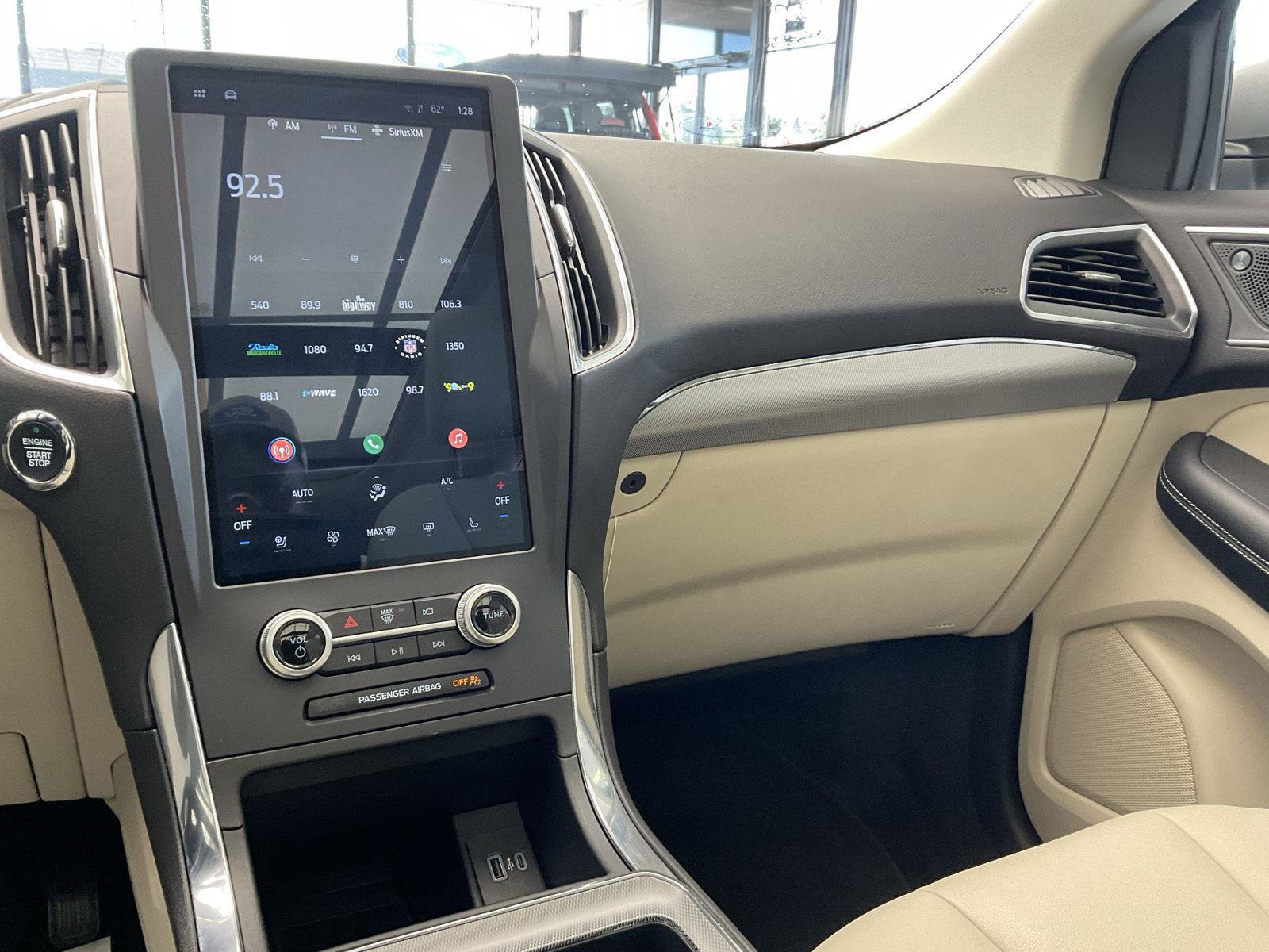 Used 2021 Ford Edge Titanium AWD/4WD image 16