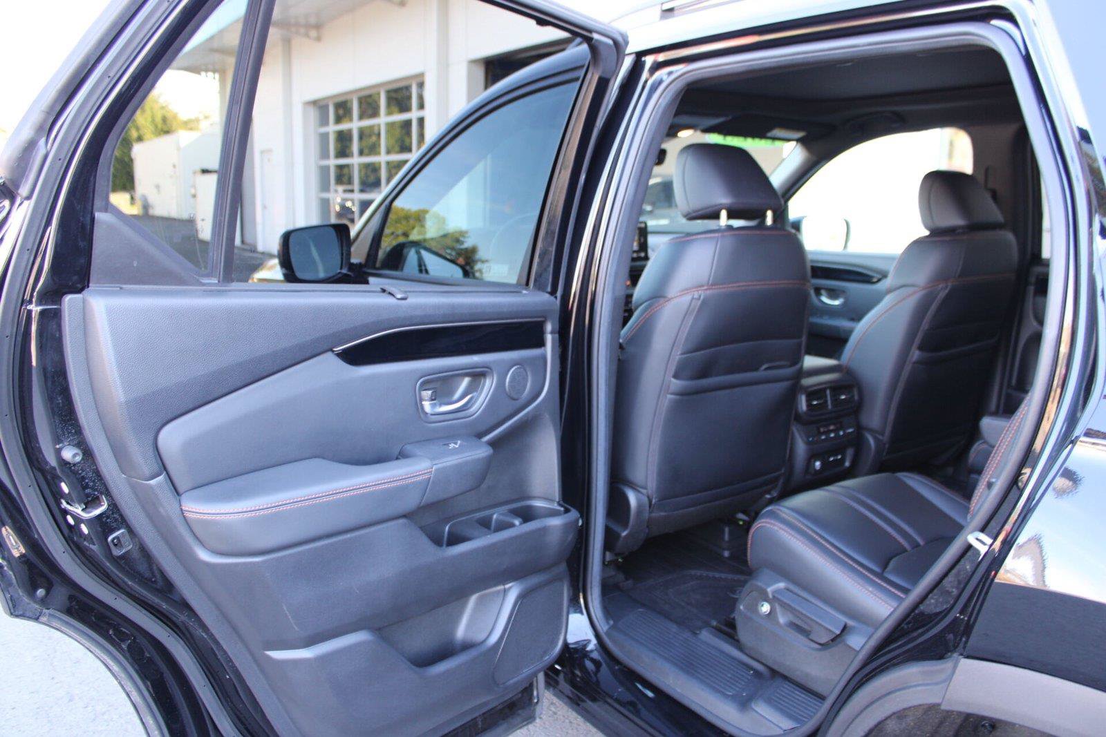 Used 2025 Honda Pilot TrailSport image 24