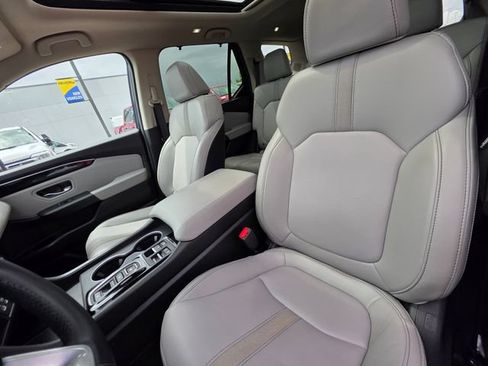 Used 2025 Honda Pilot Touring image 24