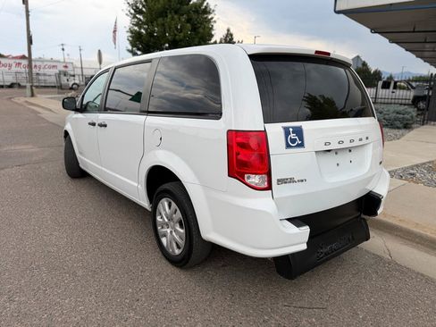 Used 2019 Dodge Grand Caravan SE FWD image 3