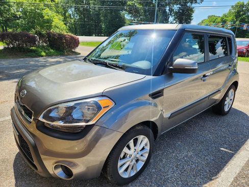 Used 2012 Kia Soul + FWD image 1