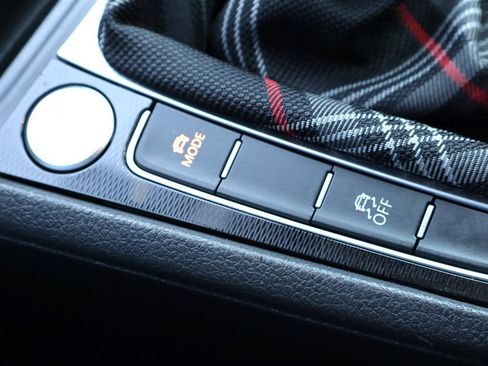 Used 2016 Volkswagen GTI SE FWD image 29