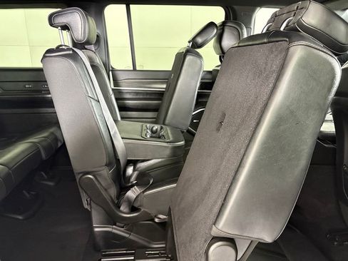Used 2024 Jeep Wagoneer L Series II w/ Flexible Seating Group RWD image 17