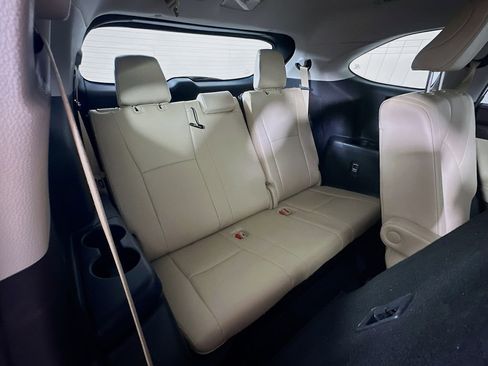 Used 2021 Toyota Highlander Limited FWD image 14