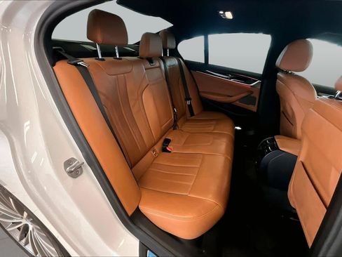 Used 2020 BMW 530i w/ Premium Package RWD image 18