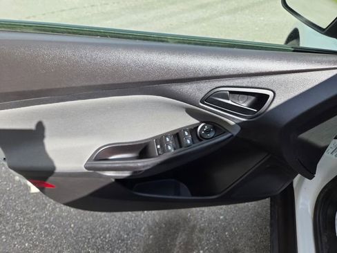 Used 2012 Ford Focus SE FWD image 12