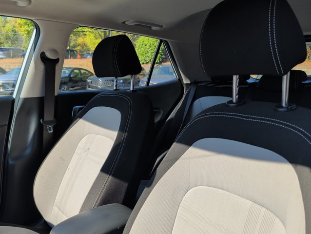 Used 2025 Hyundai Venue SEL FWD image 10