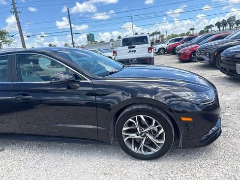 Used 2023 Hyundai Sonata SEL w/ Preferred Accessory Package FWD image 4