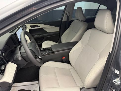 Used 2025 Toyota Camry XLE AWD/4WD image 57