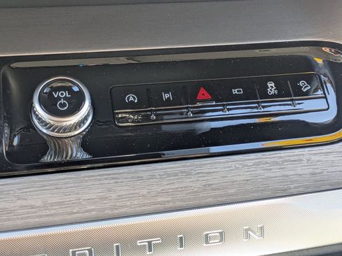 New 2025 Ford Expedition Platinum w/ Driver's Package image 21