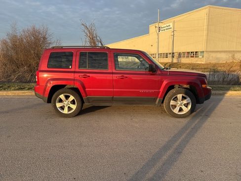 Used 2014 Jeep Patriot Sport w/ Power Value Group image 4