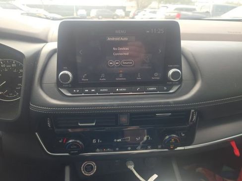 Used 2021 Nissan Rogue SV w/ Premium Package image 8