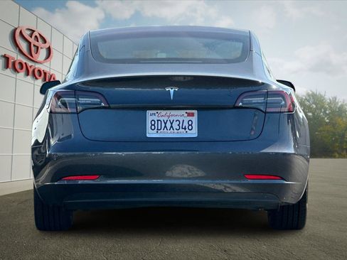 Used 2018 Tesla Model 3 Long Range image 4