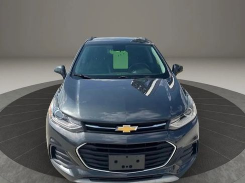 Used 2018 Chevrolet Trax LT w/ Driver Confidence Package FWD image 3