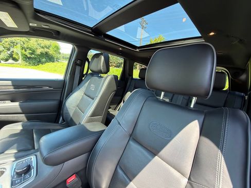 Used 2019 Jeep Grand Cherokee Overland AWD/4WD image 15