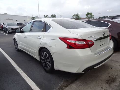 Used 2016 Nissan Altima 2.5 SV FWD image 8