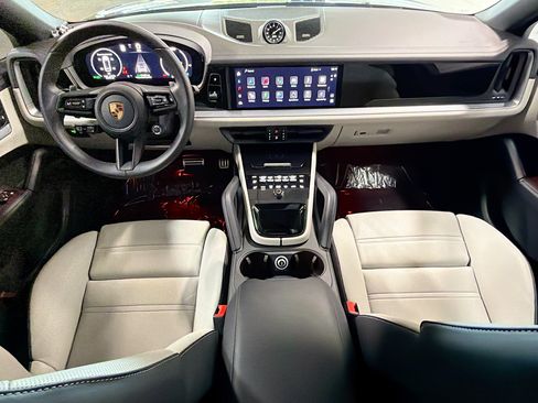 Certified 2025 Porsche Cayenne S AWD/4WD image 16