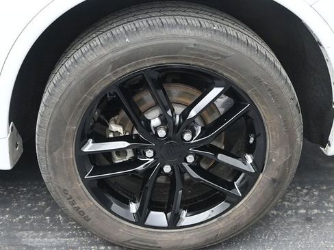 Used 2024 Dodge Durango GT image 40