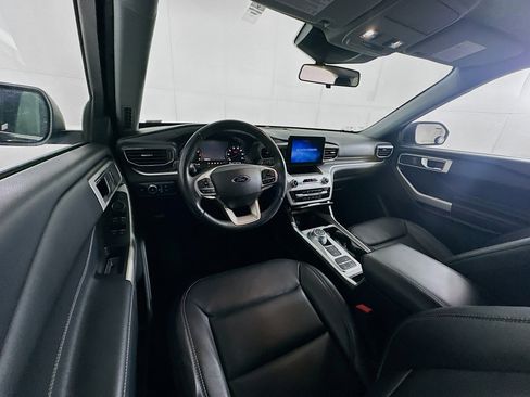 Used 2022 Ford Explorer XLT w/ Equipment Group 202A image 18