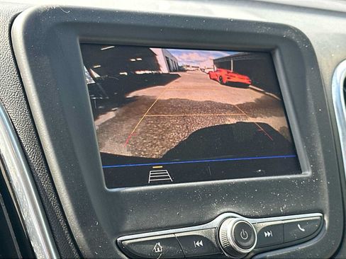 Used 2020 Chevrolet Equinox LS w/ LS Convenience Package FWD image 22
