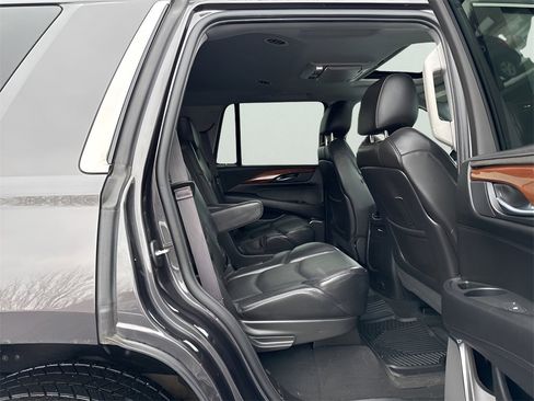 Used 2015 Cadillac Escalade Luxury image 12