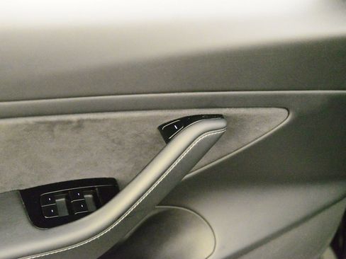 Used 2020 Tesla Model 3 Performance image 25