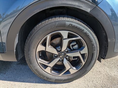 Used 2022 Kia Sportage LX image 11