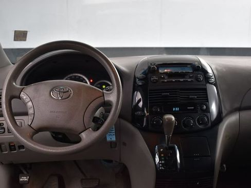 Used 2004 Toyota Sienna LE FWD image 8