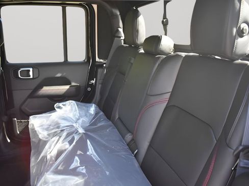 New 2025 Jeep Gladiator Rubicon image 17