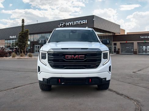 Used 2022 GMC Sierra 1500 AT4 w/ AT4 Premium Package image 8