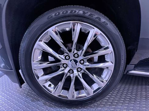 Used 2018 Cadillac Escalade Luxury AWD/4WD image 10