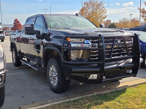 Used 2022 Chevrolet Silverado 2500 LTZ image 2