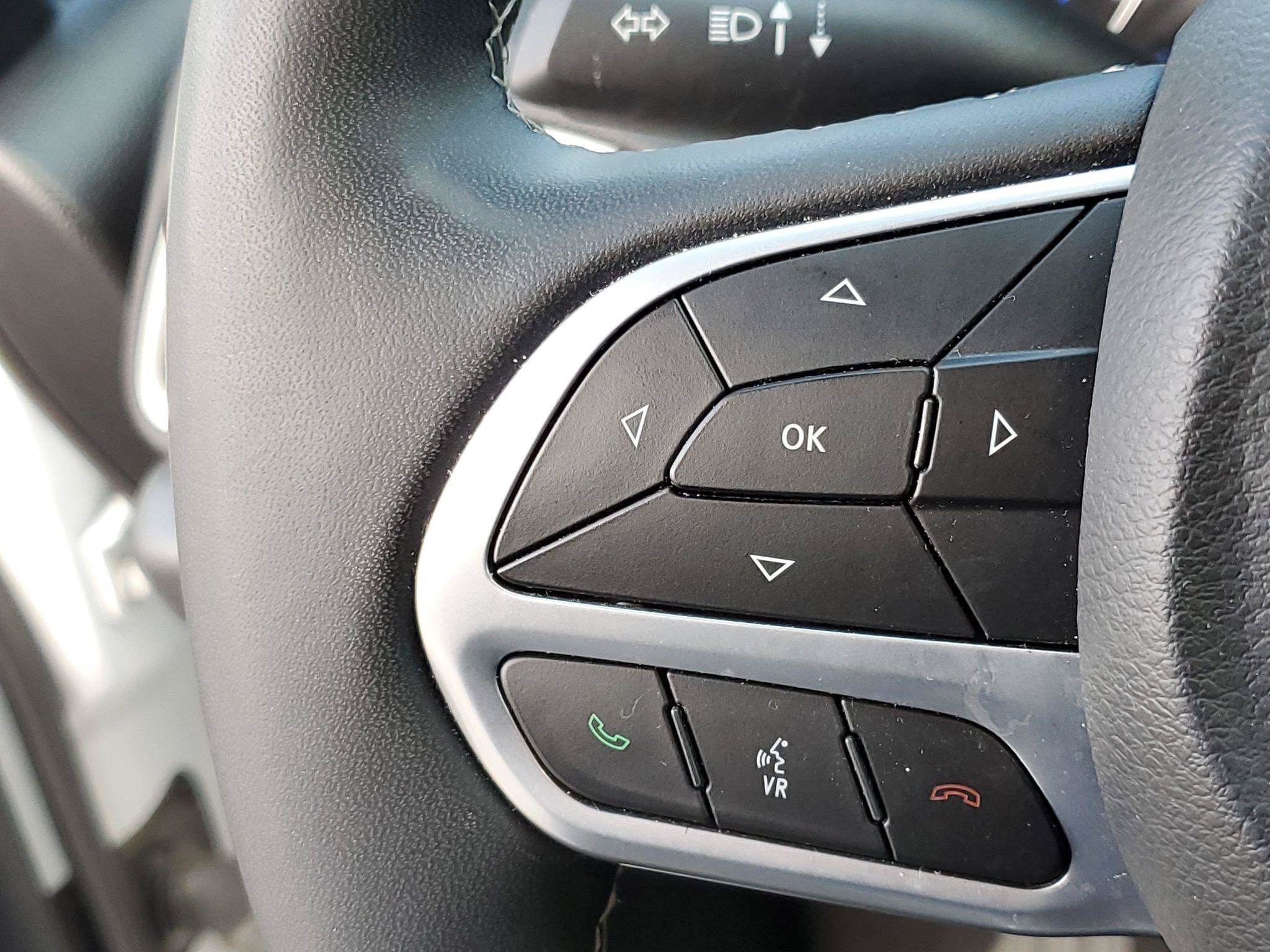 Used 2025 Chrysler Pacifica Select FWD image 11