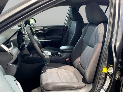 Used 2020 Toyota RAV4 XLE AWD/4WD image 8