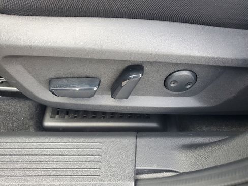 Used 2023 Nissan Rogue SV image 12