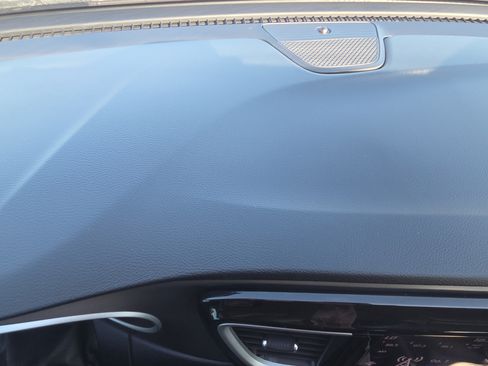 Used 2020 Chrysler Pacifica Touring-L Plus FWD image 9
