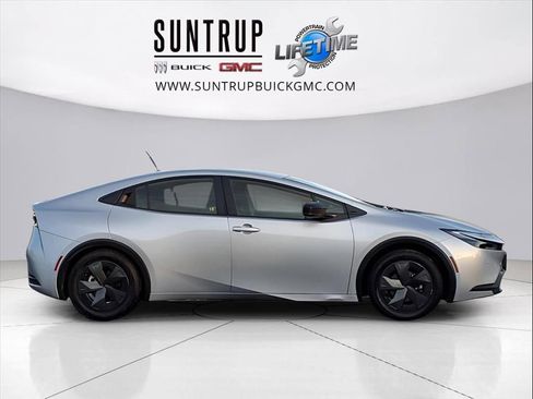 Used 2025 Toyota Prius Limited image 3