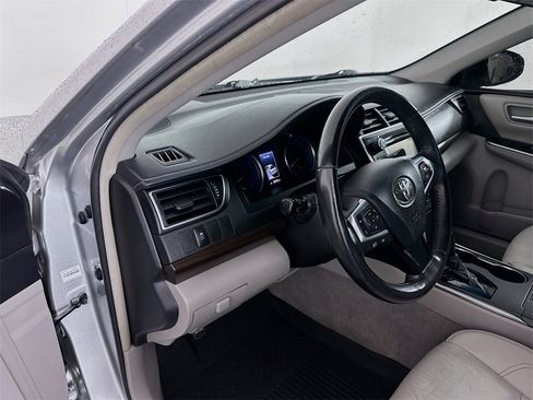 Used 2017 Toyota Camry XLE image 9