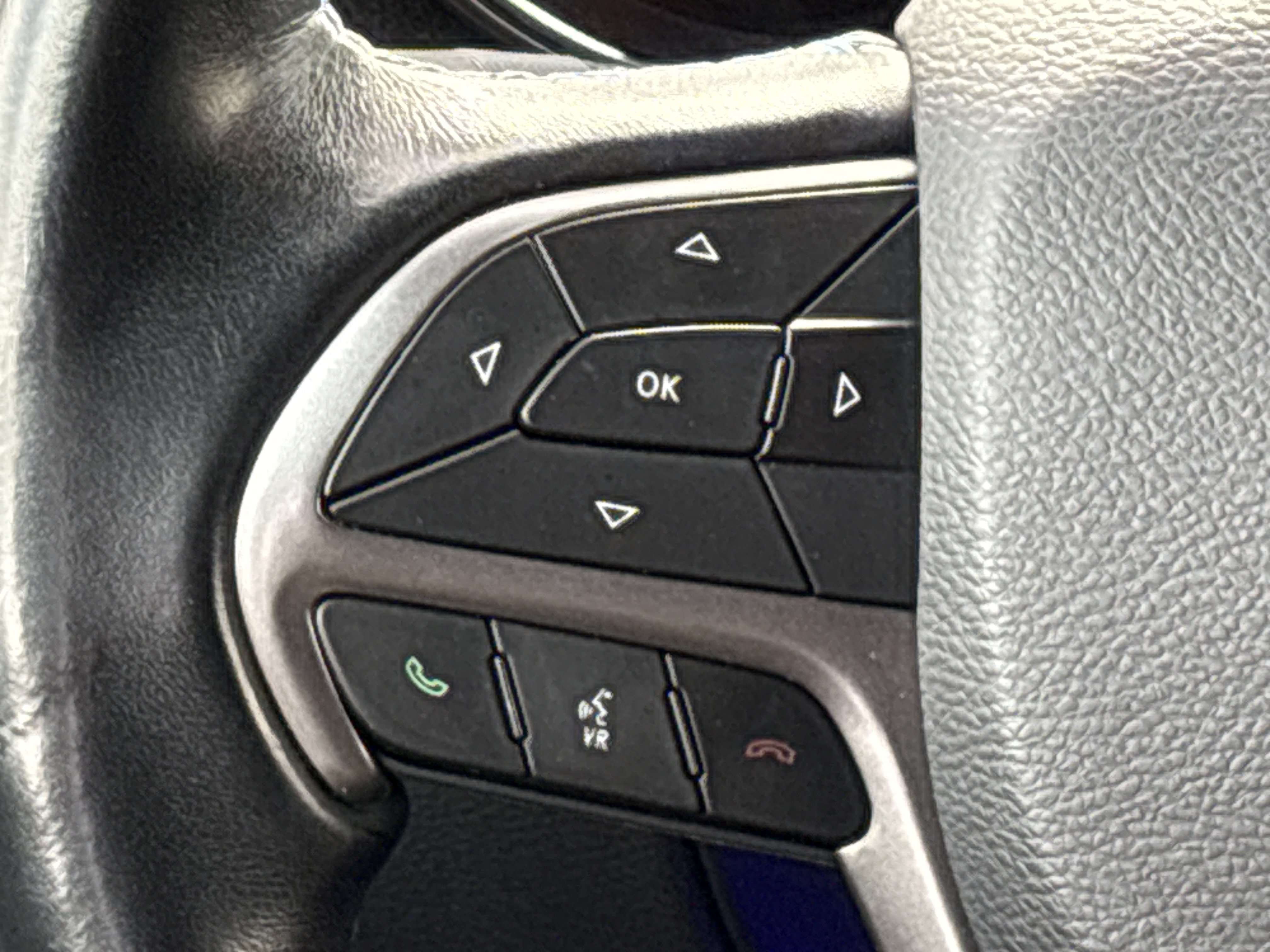 Used 2020 Jeep Grand Cherokee Laredo RWD image 22