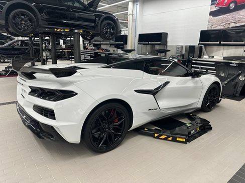 Used 2025 Chevrolet Corvette Z06 w/ Stealth Interior Trim Package RWD image 3