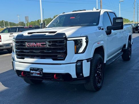 Used 2024 GMC Sierra 2500 AT4 w/ AT4 Premium Plus Package AWD/4WD image 11