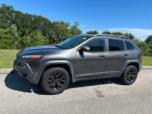 Used 2016 Jeep Cherokee Trailhawk w/ Leather Interior Group AWD/4WD image 2