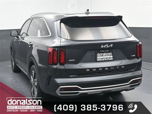 Used 2022 Kia Sorento EX w/ Panoramic Sunroof Package image 4