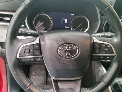 Used 2022 Toyota Highlander XLE image 27