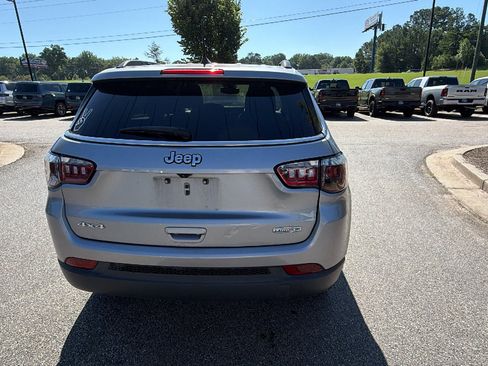 Used 2022 Jeep Compass Latitude AWD/4WD image 9